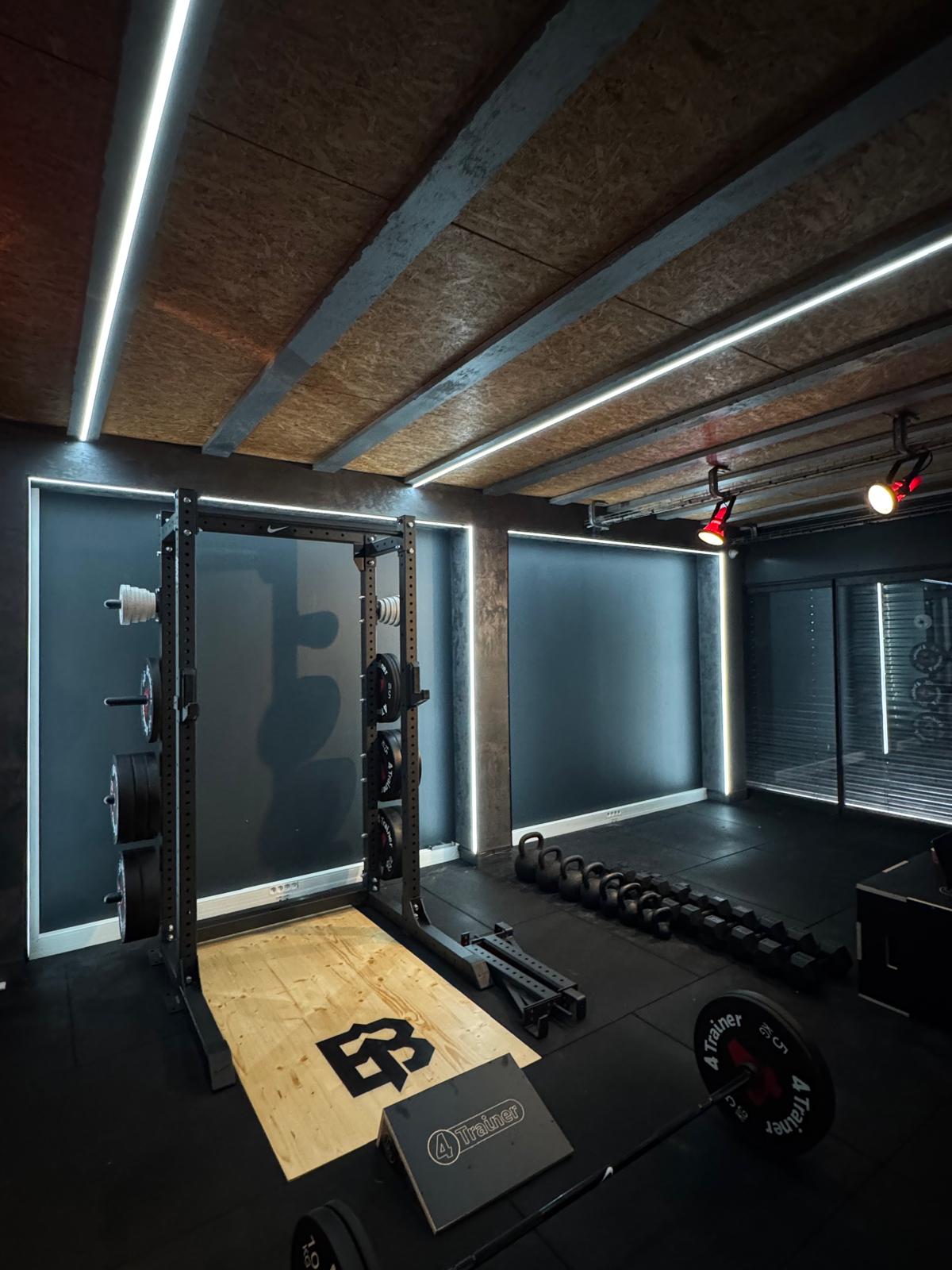 Installation éclairage LED dans salle de sport par Gap Énergie