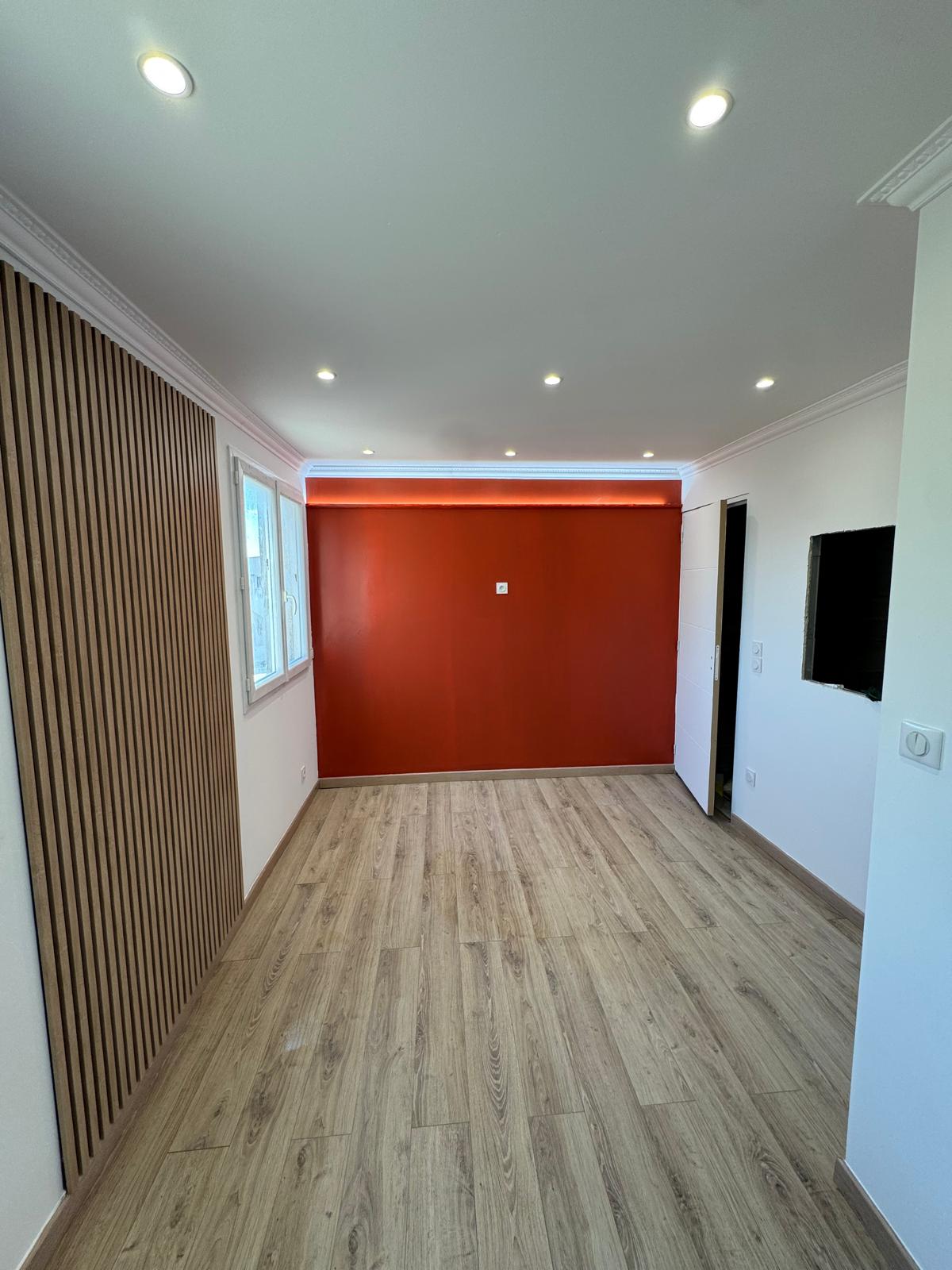 Rénovation intérieure avec spots LED encastrés par Gap Énergie