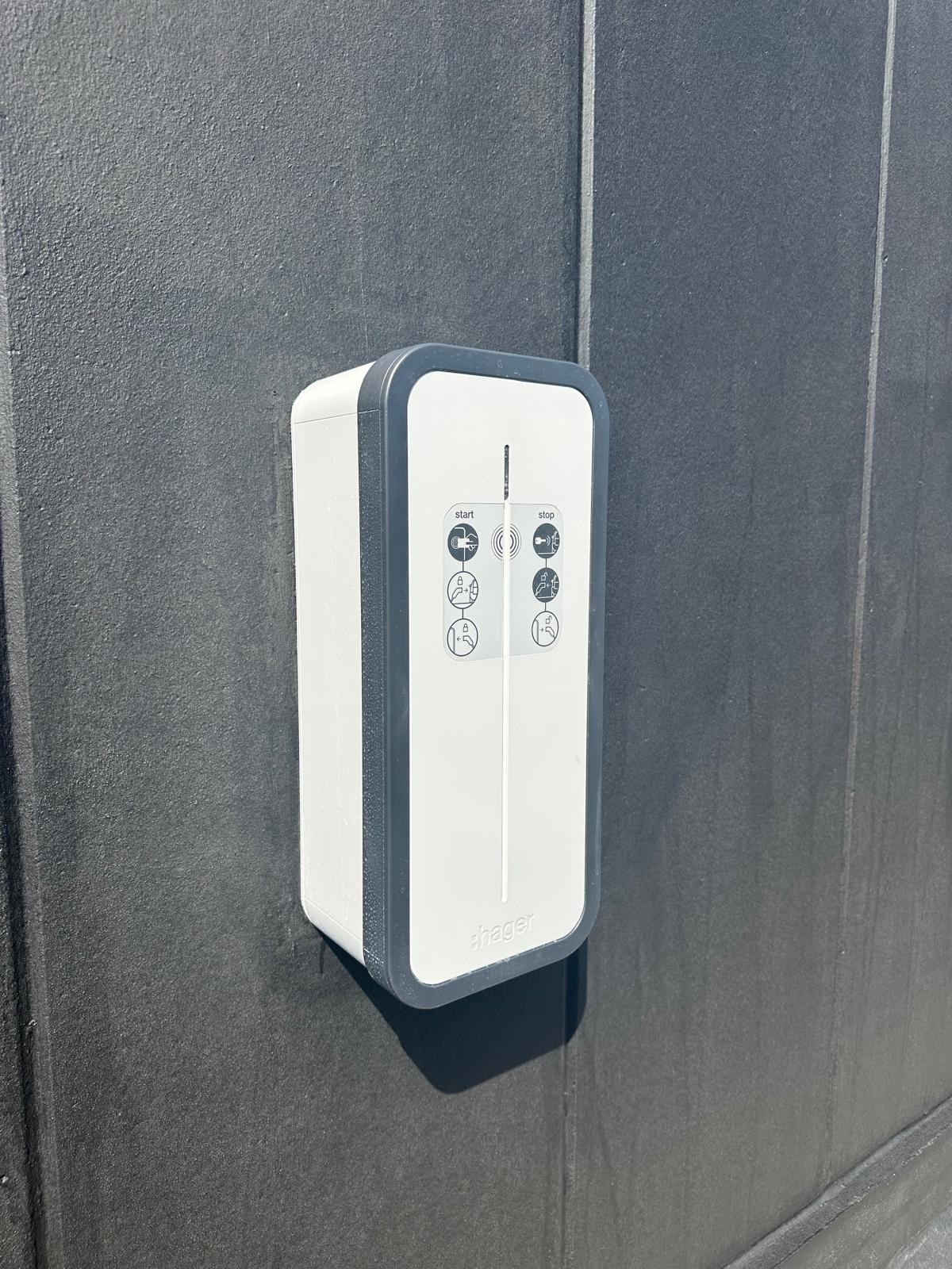 Borne de recharge Hager IRVE installée par Gap Énergie